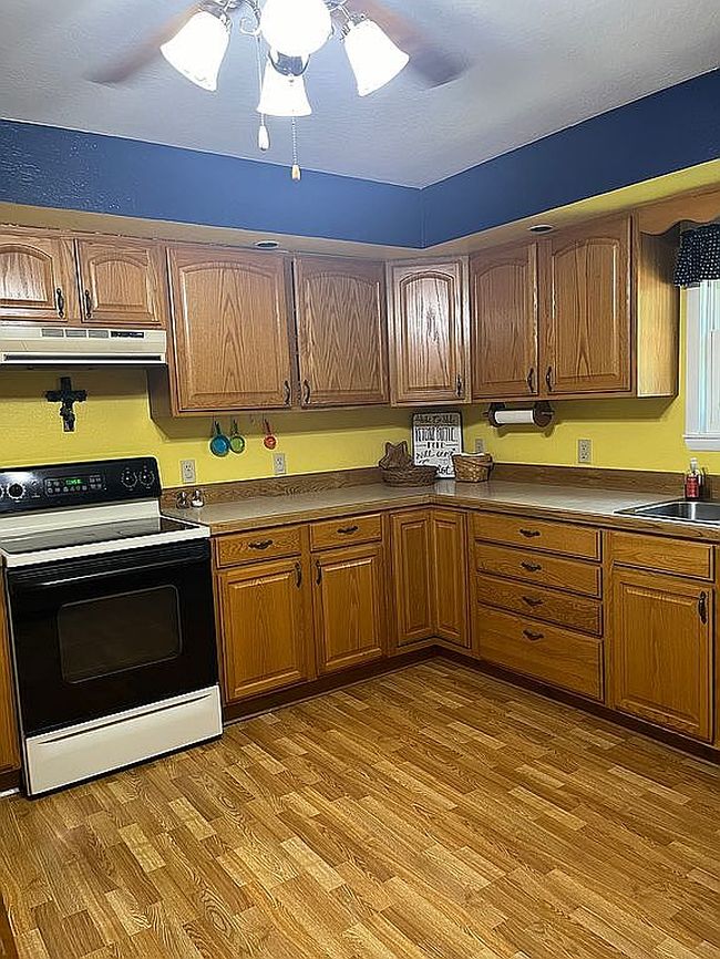 Additional photo 1 of property located at 721 W Elm St