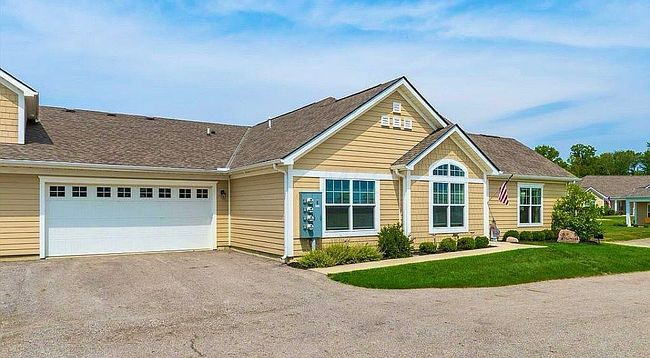 Additional photo 3 of property located at 610 Newport Ln