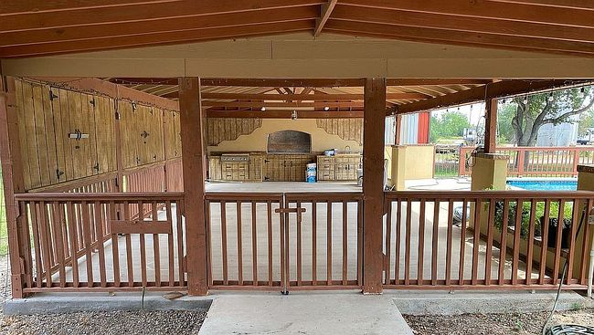 Additional photo 2 of property located at 321 E Expressway 83