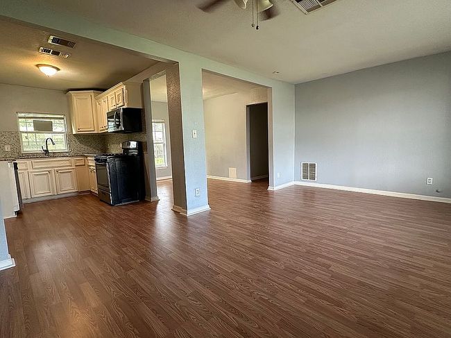 Photo of 1826 Wayside Dr, Texas City, TX