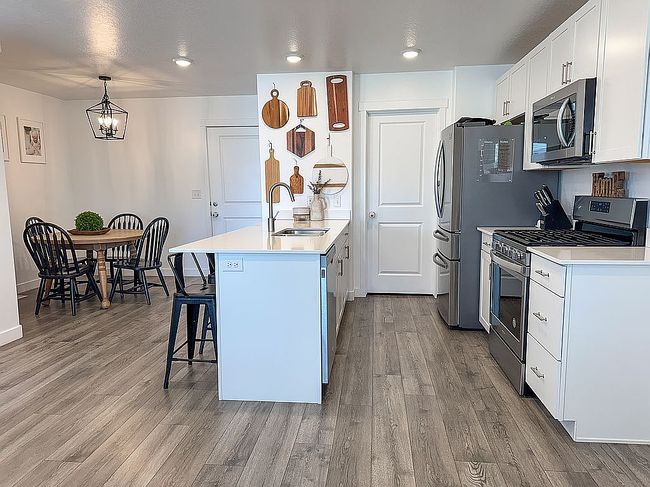 Additional photo 3 of property located at 880 N Herman Dr