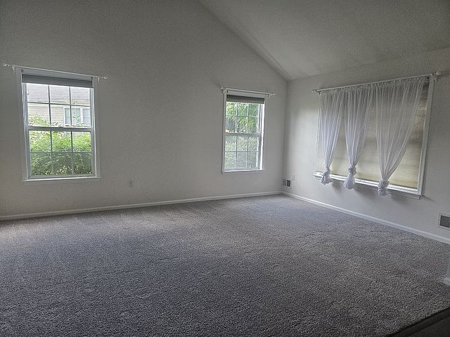 Photo of 10 Pine Valley Ct, Lakewood, NJ