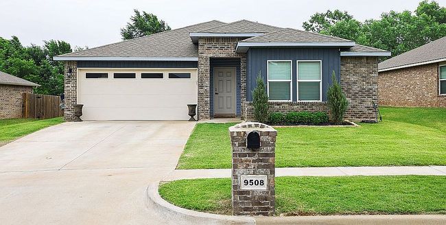 Photo of 9508 Squire Ln, Yukon, OK