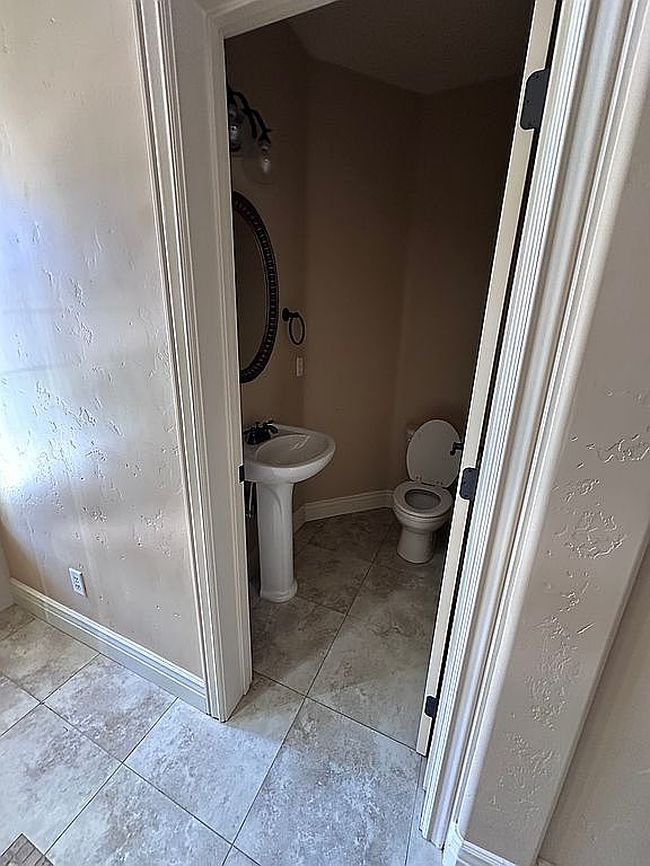 Additional photo 3 of property located at 4947 S Silvermaple Ave