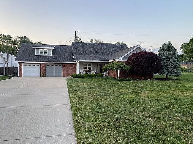 Photo of 601 Railroad St, Covington, IN