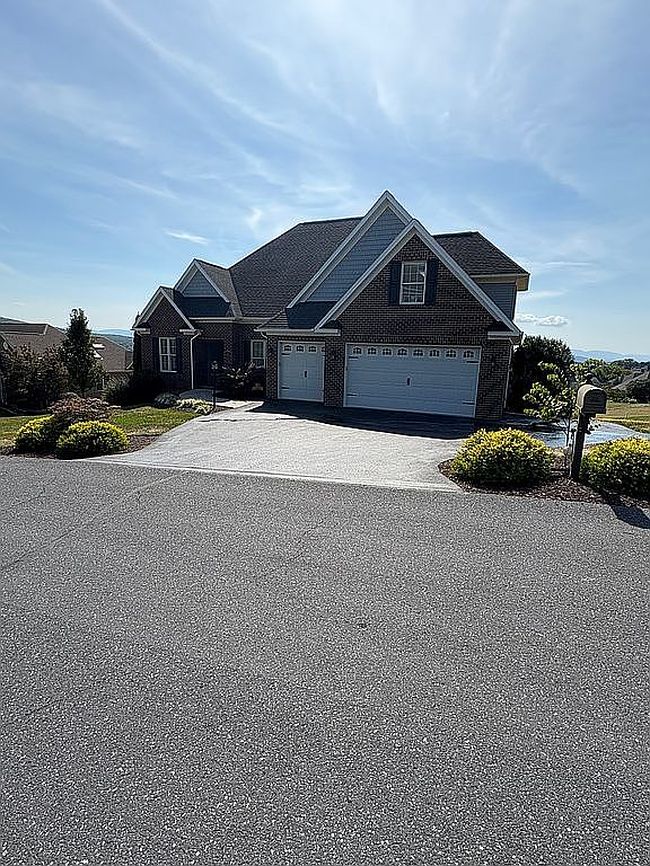 Photo of 445 Frederick Rd