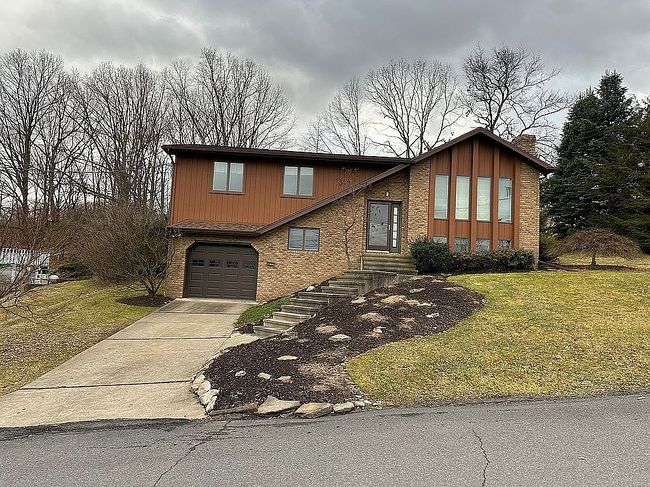 Photo of 7 Sharon Dr, Moosic, PA