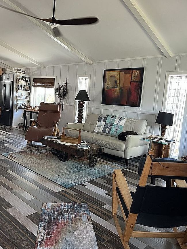 Image of 605 4th St W