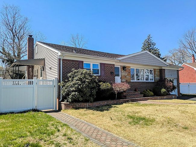 Image of 8 Lucille Dr