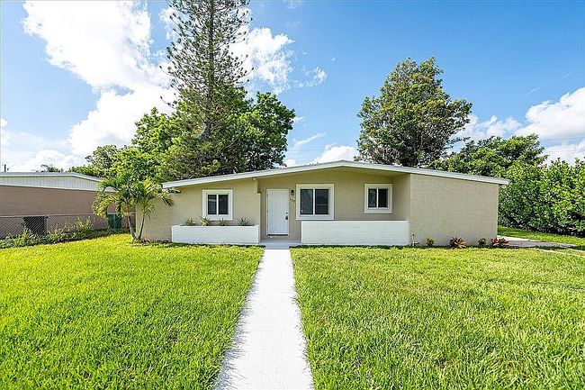 Photo of 170 Se Bonita Ct, Port Saint Lucie, FL