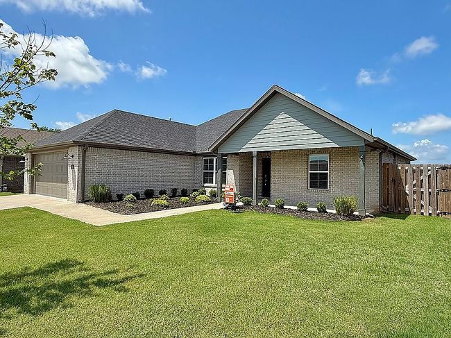 Photo of 18 Loveland Loop, Farmington, AR