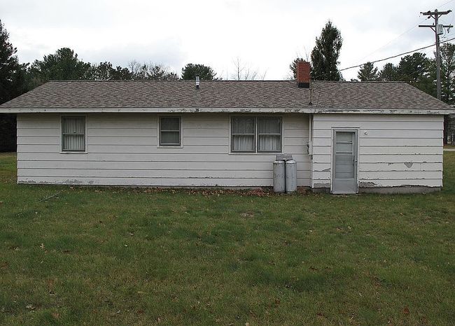 Photo of 106 E Oak St, Leland, MI