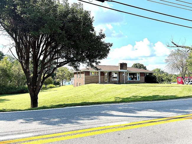 Additional photo 2 of property located at 401 S Holly St