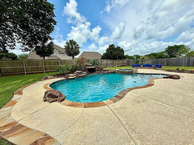 Additional photo 2 of property located at 54 Lavender Ct