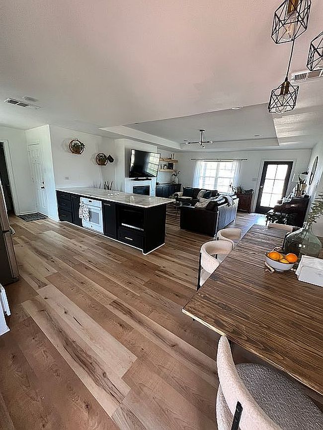 Image of 307 N Loveless St