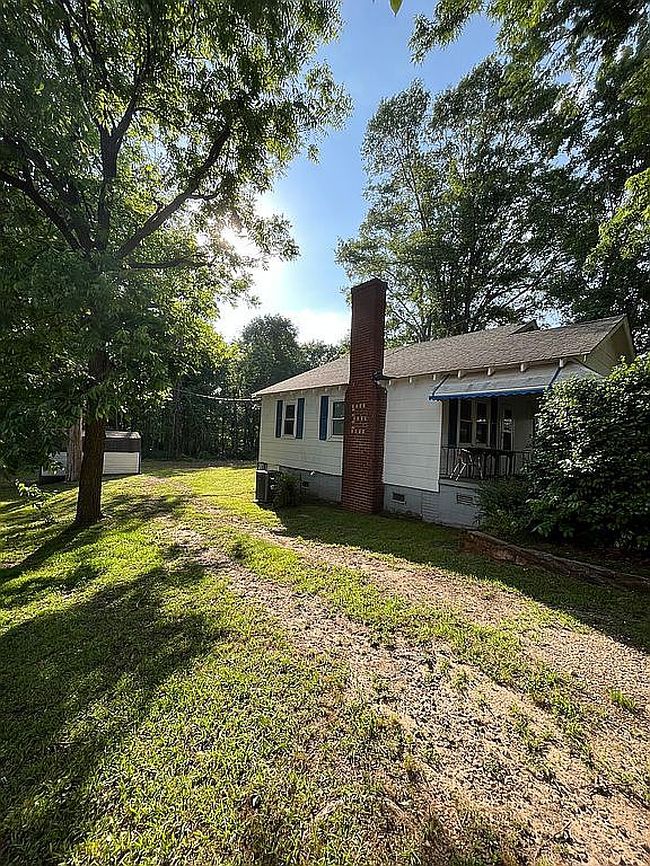 Photo of 307 Nealy St, Pickens, SC