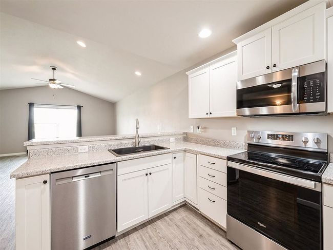 Photo of 7599 Summerset Ave Ne, Cedar Rapids, IA