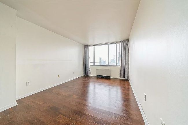 Additional photo 4 of property located at 45 River Dr S Apt 2903