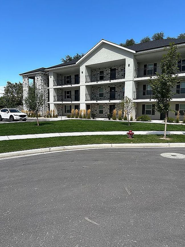 Photo of 490S-100 W 301st