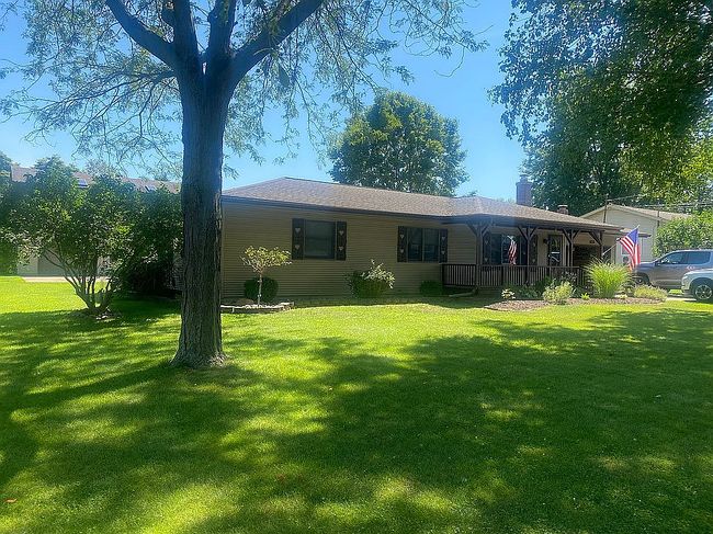 Photo of 816 Sunflower Dr, Chesaning, MI