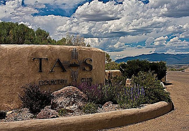 Photo of 42 Baird Dr, Ranchos De Taos, NM