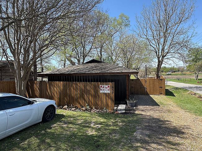 Image of 1637 E Lake Dr