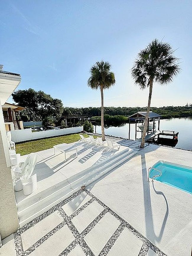 Photo of 9410 Oak St, Riverview, FL