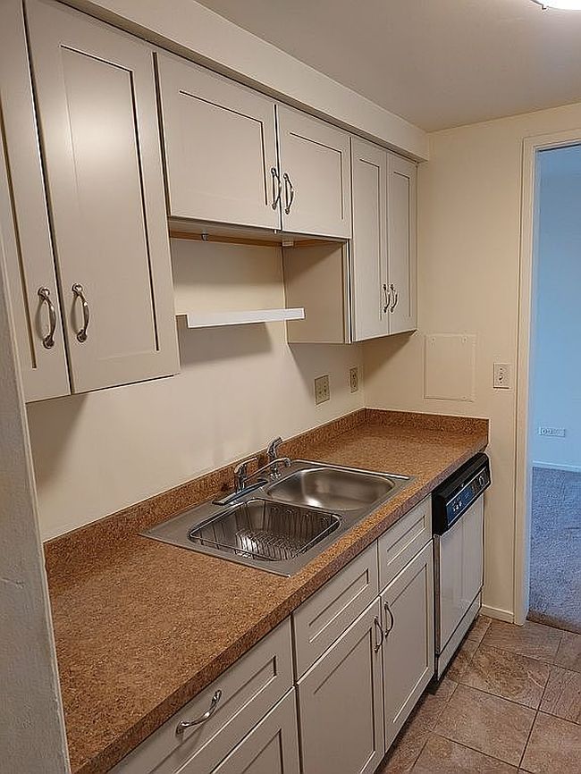 Image of 8200 E Jefferson Ave Apt 1402