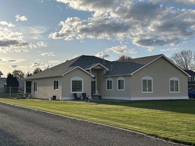Image of 15 Applegate Ln