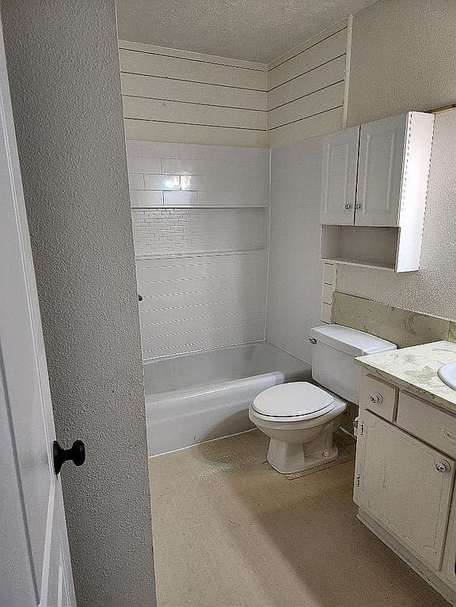Photo of 2901 Helena Ave Apt 406, Nederland, TX