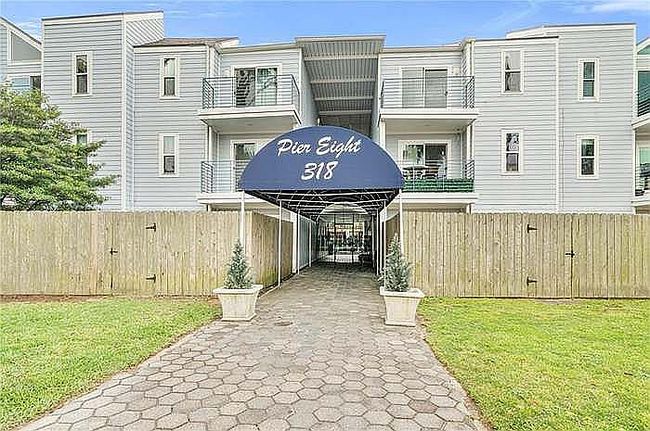 318 Lake Marina Ave Apt 218, New Orleans, LA