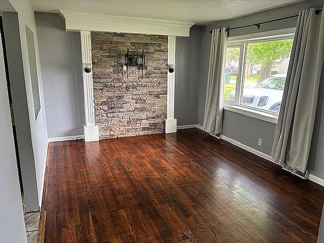 Photo of 907 E Newkirk St, Tuscola, IL