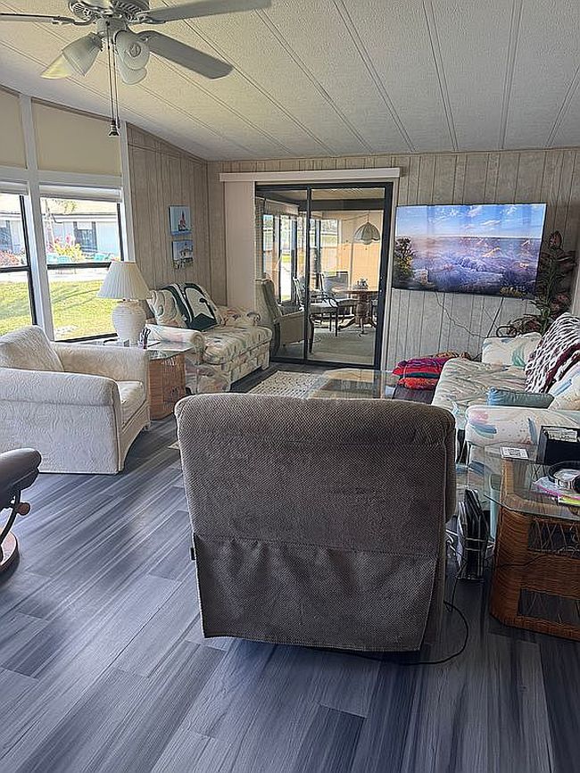Image of 203 Country Lakes Blvd