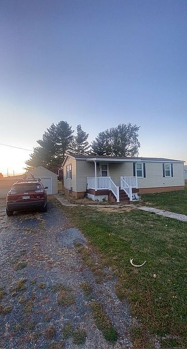 Photo of 470 N Jefferson St, Roseville, IL
