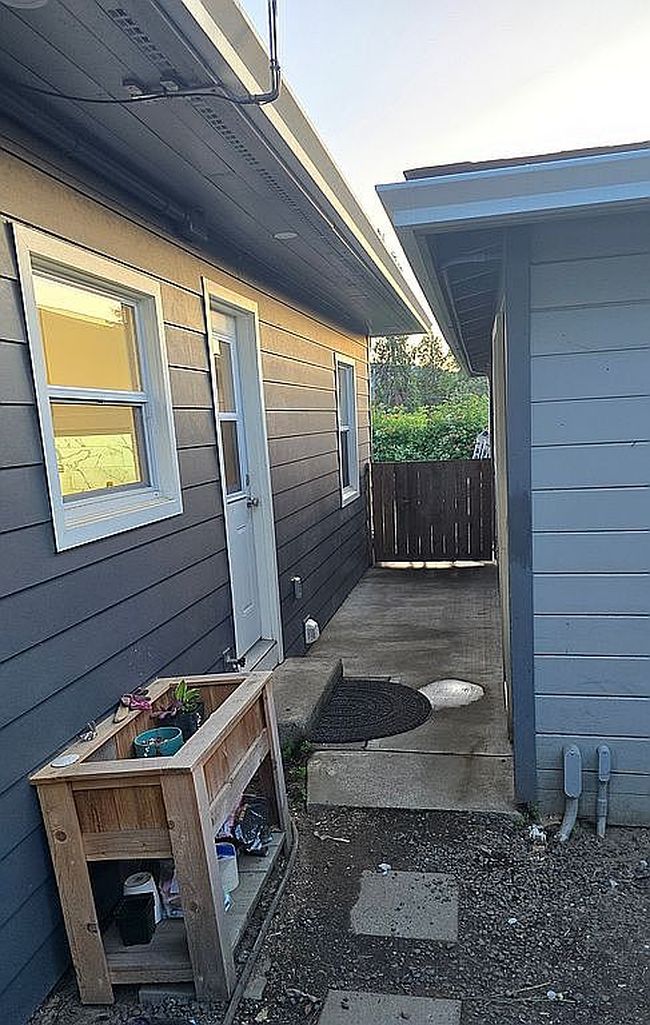 Photo of 440 W Cochrane Ct, Roseburg, OR