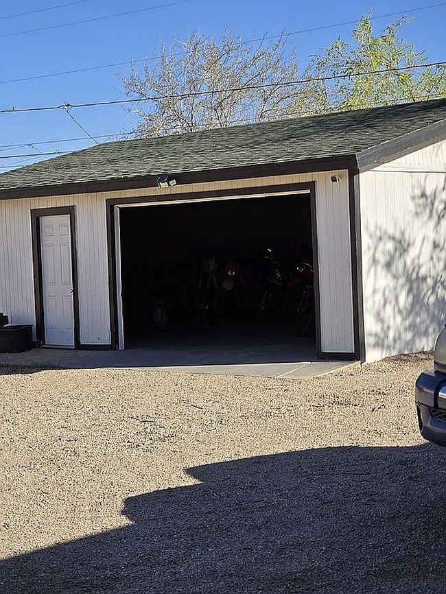 Image of 3158 E Packard Ave