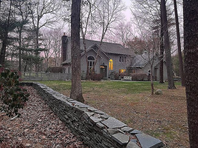 Photo of 117 Stonehedge Ln, Milford, PA
