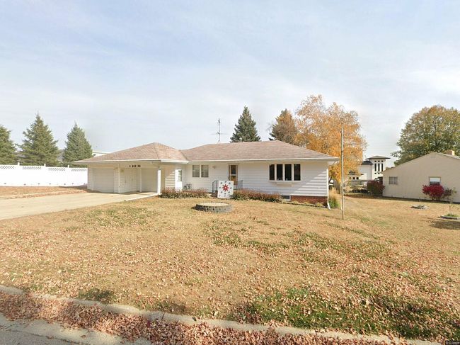 Photo of 6 W Bow Dr, Cherokee, IA