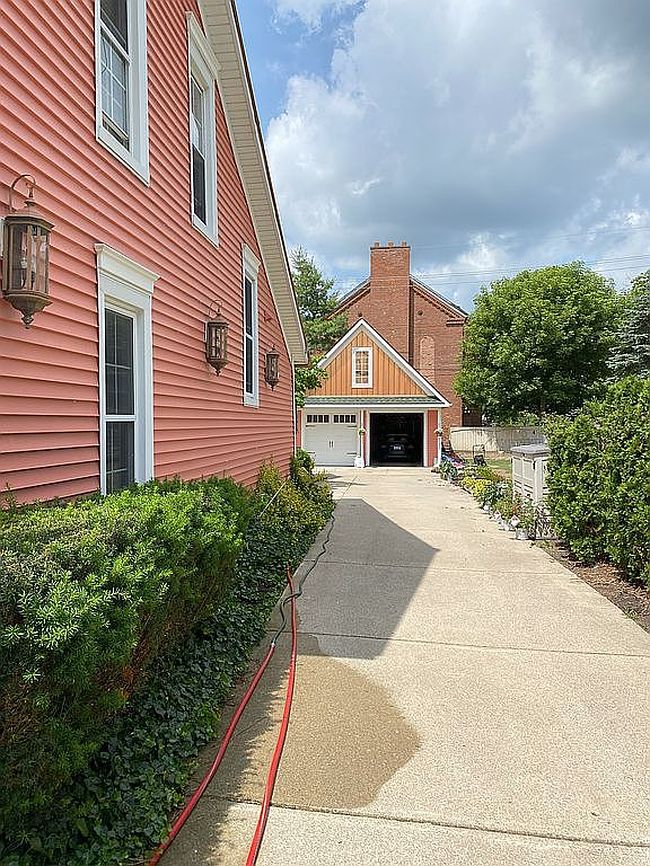 Photo of 209 Hickory St, Milford, MI