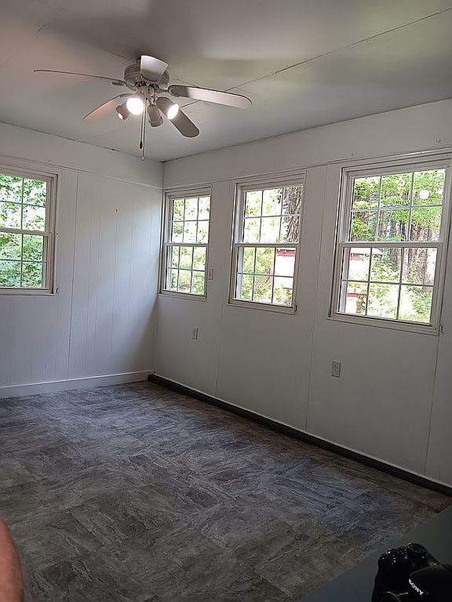 Photo of 211 Parkway Ln, Sparta, NC