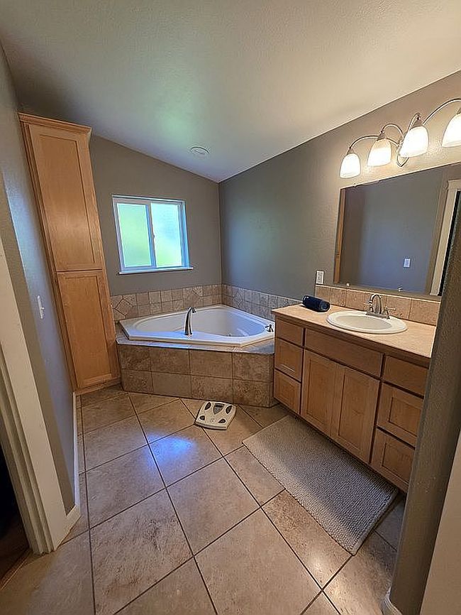 Photo of 81988 Hillview Dr, Creswell, OR