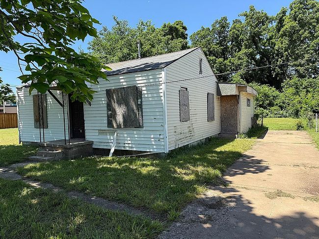Image of 1135 Ne Grand Blvd