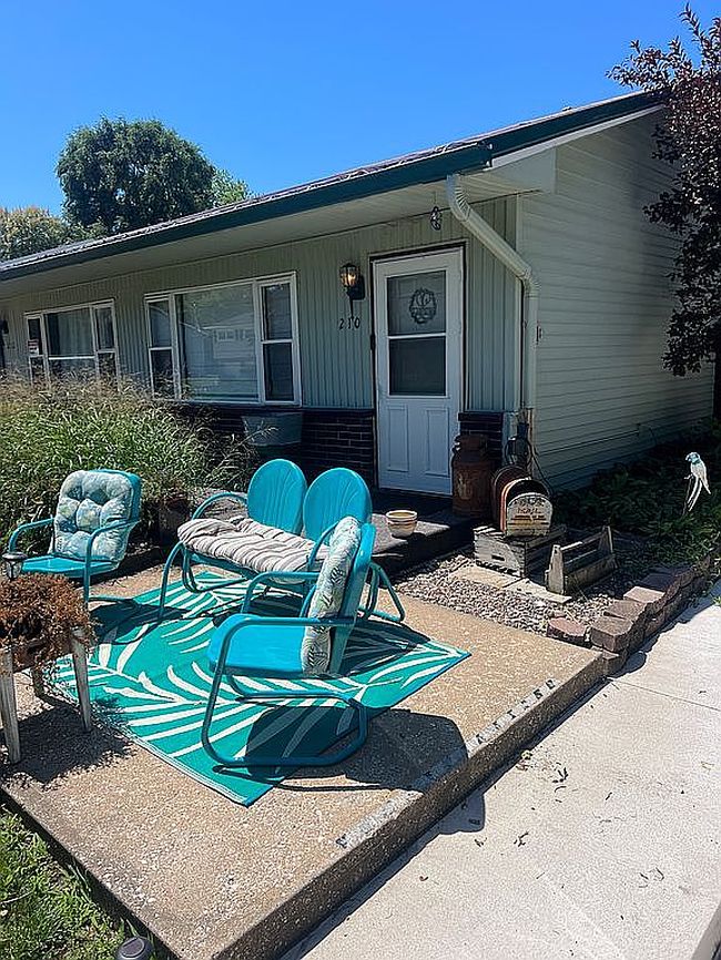 Image of 210 8th St W