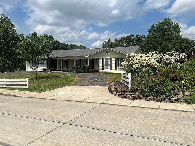Photo of 602 Hall St, Bridgeport, WV