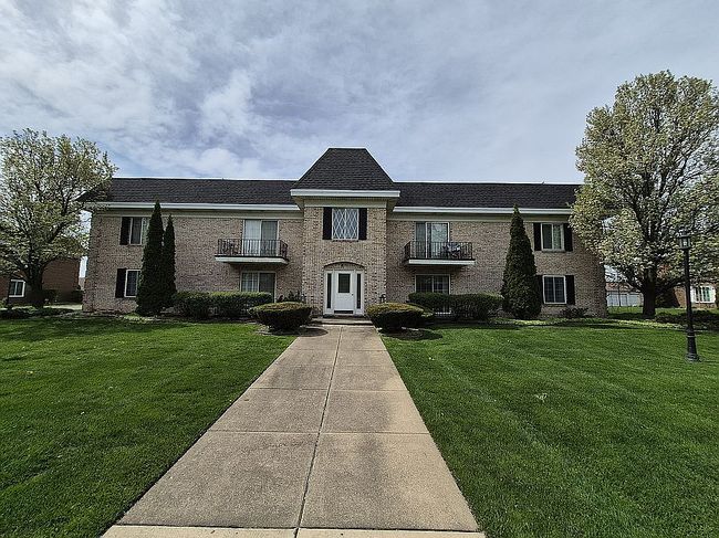 Photo of 910 Camellia Dr Apt 11, Munster, IN