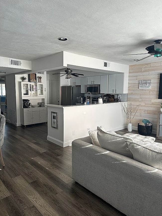 Photo of 9618 W Higgins Rd Apt 3A, Rosemont, IL
