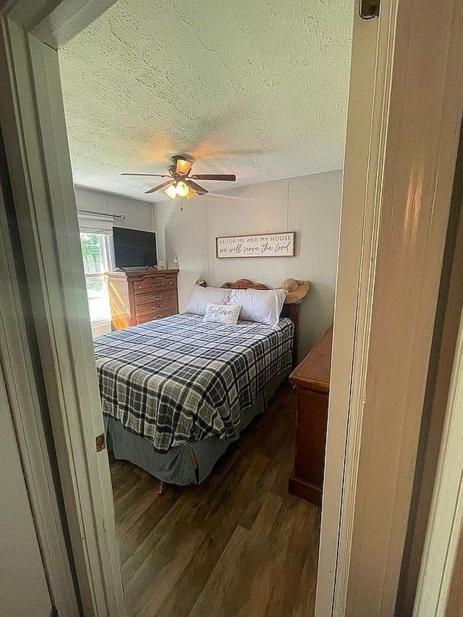Photo of 443 N Townsend St, Morganfield, KY