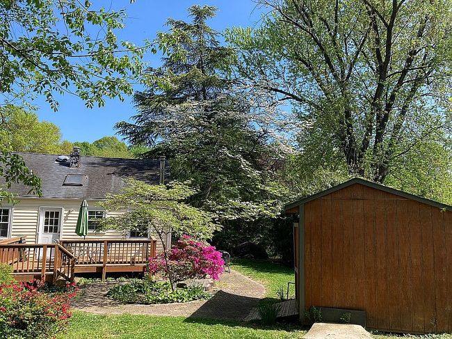 Photo of 1930 Pimmit Dr, Falls Church, VA