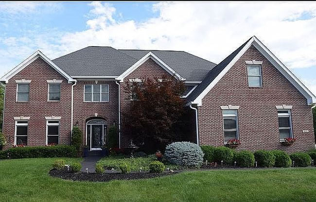 16424 Brookhollow Dr, Westfield, IN