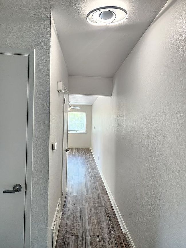 Photo of 2236 Peach Ave Apt 4, Clovis, CA